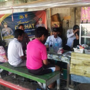 Polsek Pelabuhan Lembar Gelar ‘Jum’at Curhat’ untuk Aspirasi Pekerja Bongkar Muat