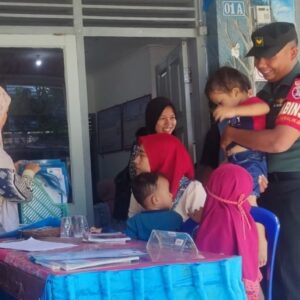 Babinsa Kawal Posyandu Teratai II, Dukung Tumbuh Kembang Balita Sejak Dini