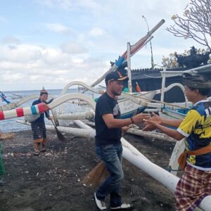 Babinsa dan Warga Kompak Sambut Pujawali Pura Segara