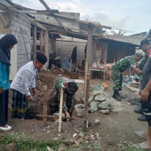 Peletakan Batu Pertama Bedah Bale Tak Layak Huni