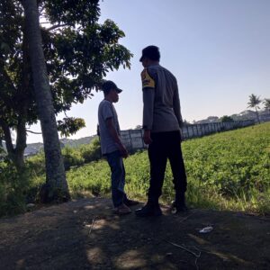 Bhabinkamtibmas Kuripan Dorong Budidaya Cabai di Pekarangan