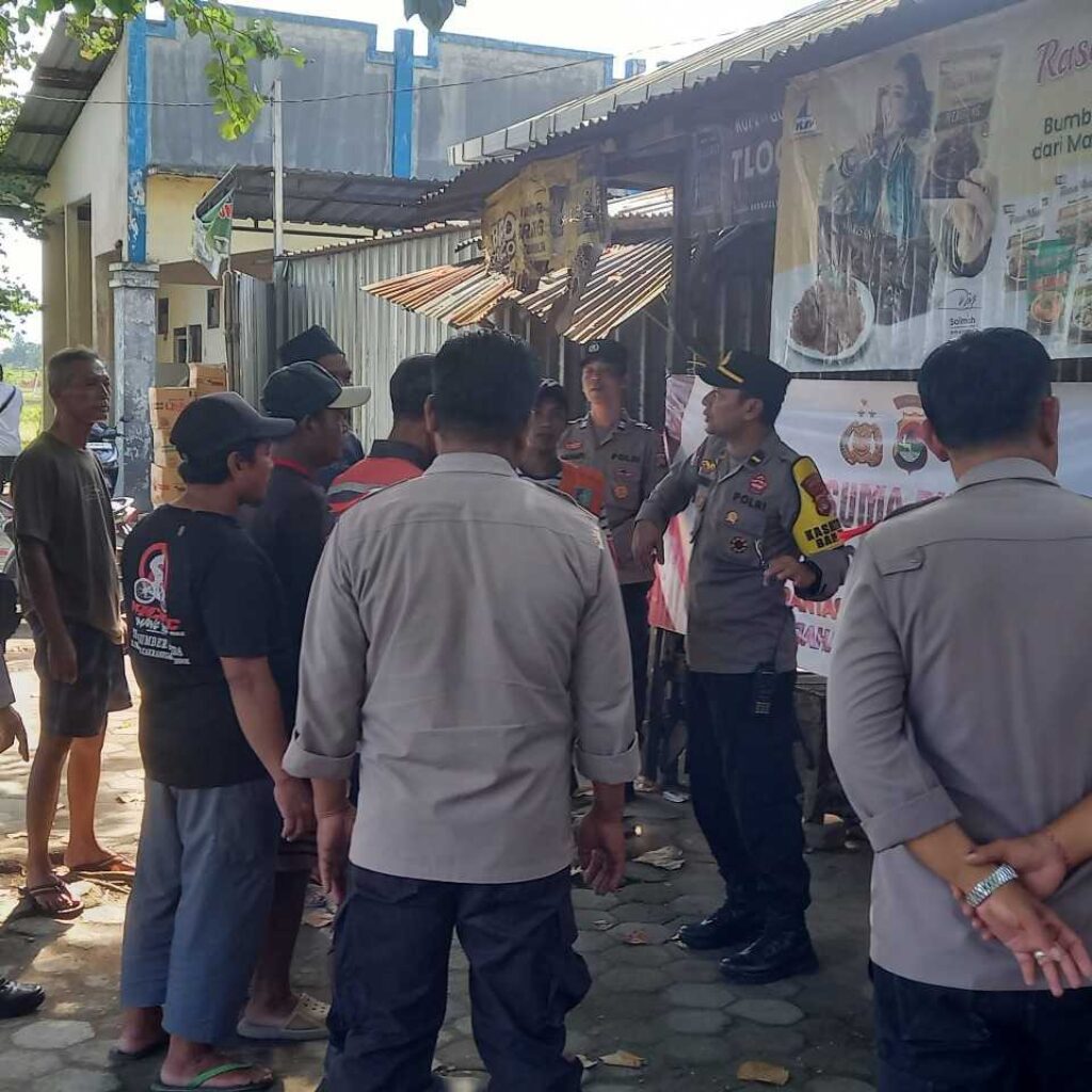 Jalin Kepercayaan Publik, Polisi Hadir di Tengah Pasar Lombok Barat