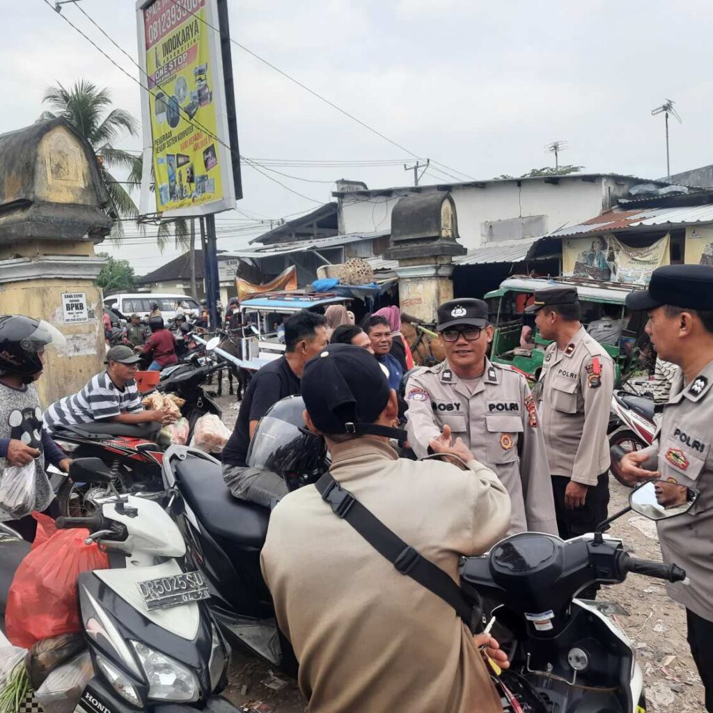 Patroli Kamtibmas Polres Lobar Sasar Pasar Kediri