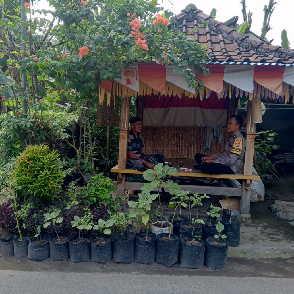 Pekarangan Jadi Lumbung Pangan: Inisiatif Polsek Kuripan di Lombok Barat