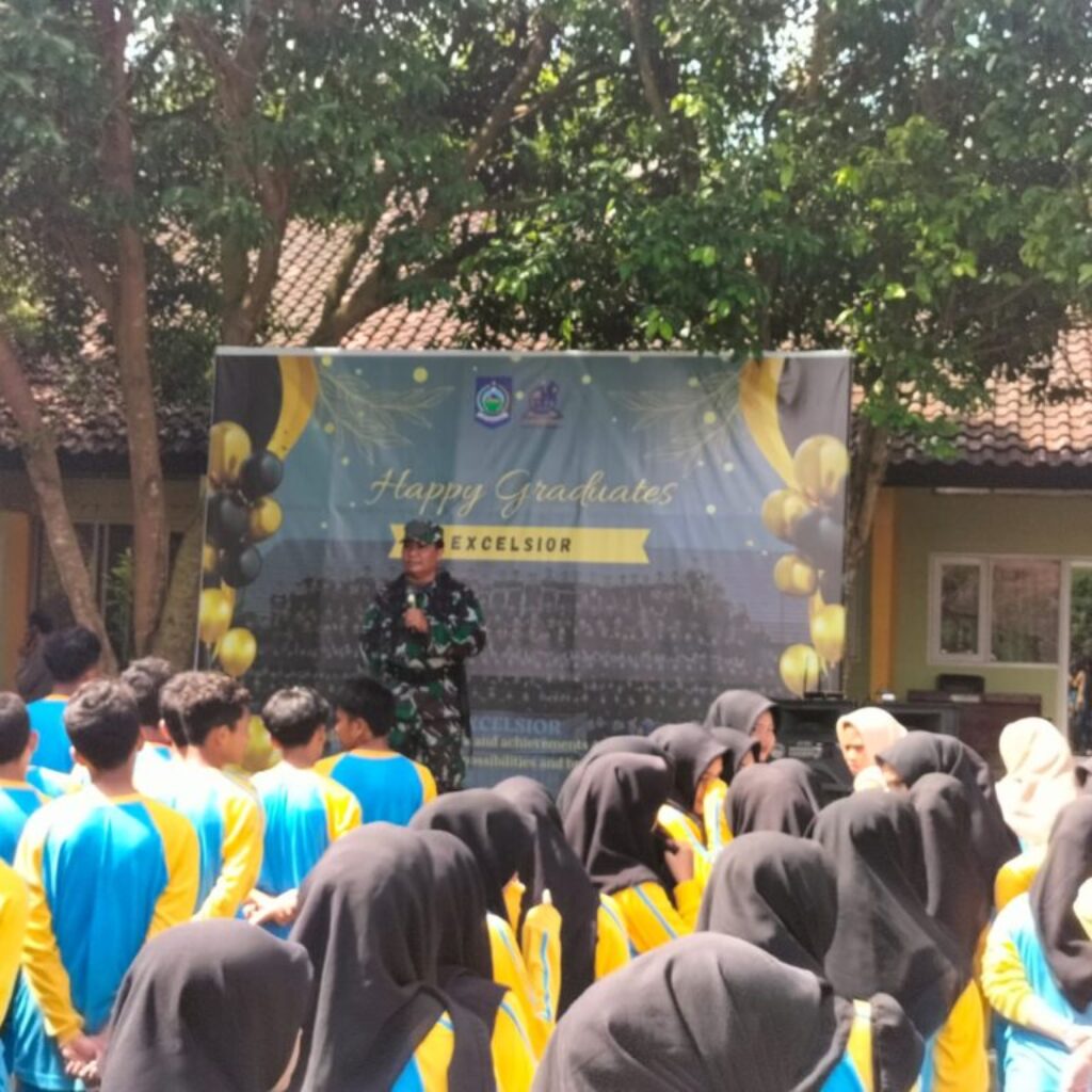 TNI dan SMKN 7 Mataram Sinergi Bangun Mental Pelajar