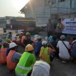 Hari Bhayangkara: Polres Lobar Bantu Sopir & Buruh di Lembar