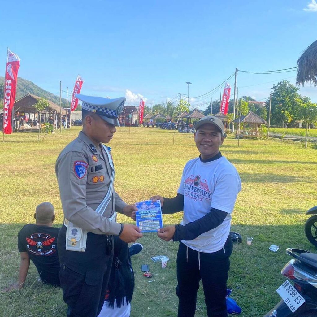 Satlantas Lombok Barat dan VOCLOM Gelar Edukasi Safety Riding di Gerung