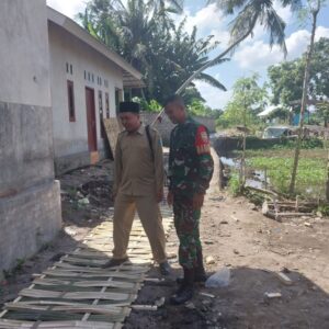 Pembangunan Jalan Dusun Didampingi Babinsa dan Kades