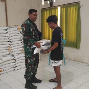 Pembagian Beras di Kelurahan Banjar Berjalan Aman dan Tertib