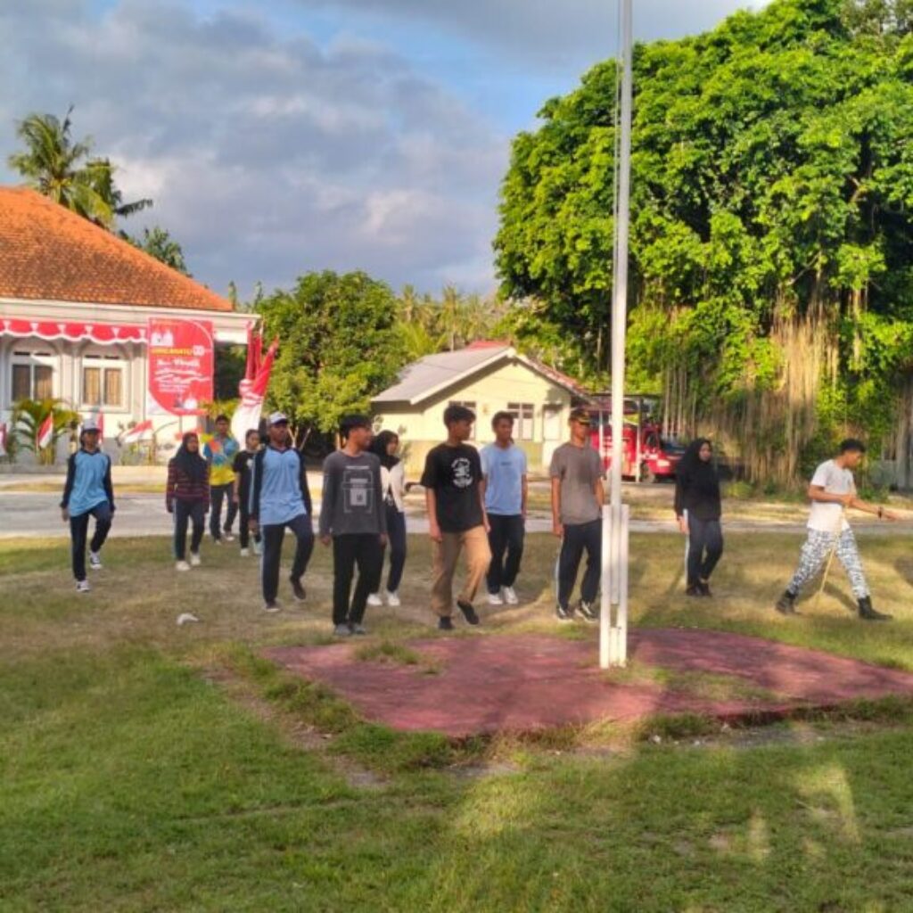Koramil 1606-07/Gunungsari Latih Paskibra Jelang Hari Kemerdekaan