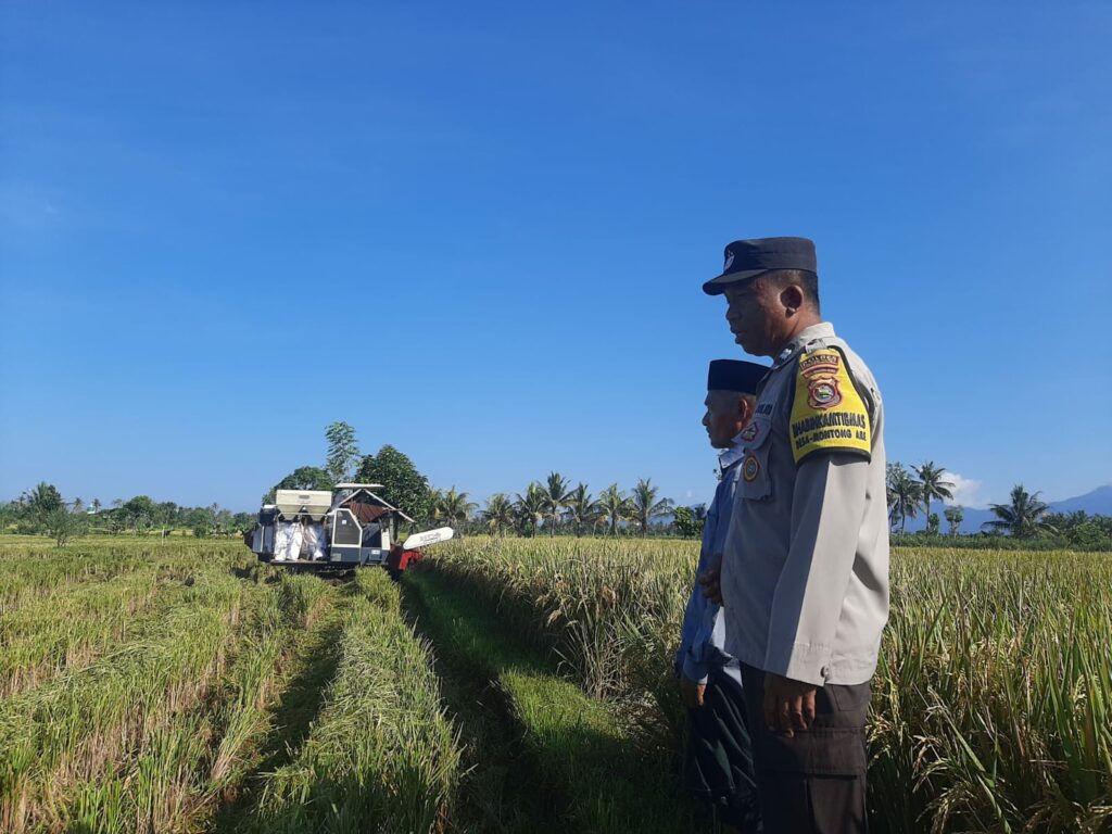 Kunjungan Bhabinkamtibmas Kuripan: Ajak Petani Wujudkan Ketahanan Pangan