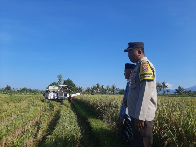 Kunjungan Bhabinkamtibmas Kuripan: Ajak Petani Wujudkan Ketahanan Pangan
