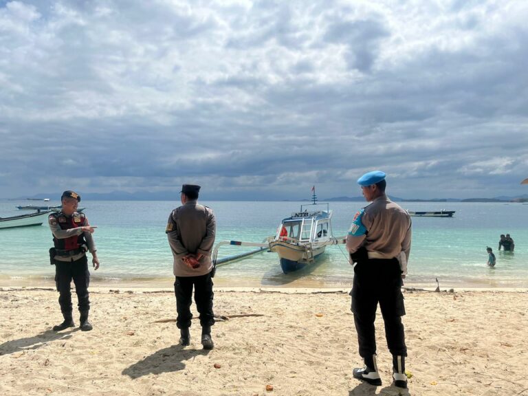 Upaya Polsek Sekotong Ciptakan Wisata Aman di Pantai Elak-Elak Lombok Barat