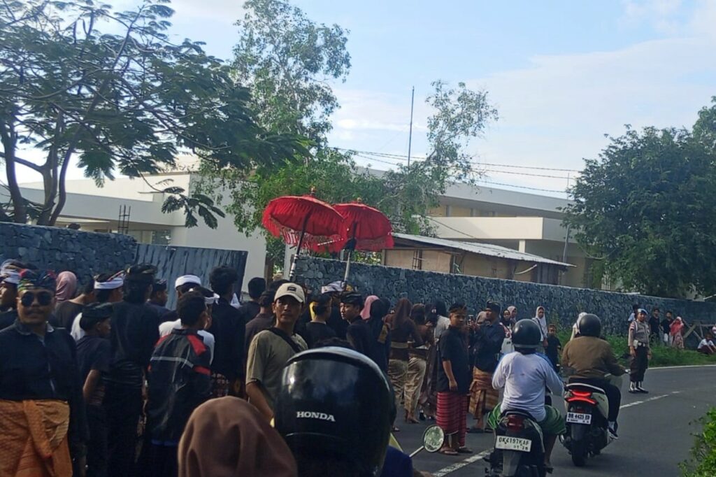 Lancar dan Aman, Nyongkolan Kuranji–Sekotong Dikawal Personel Polsek