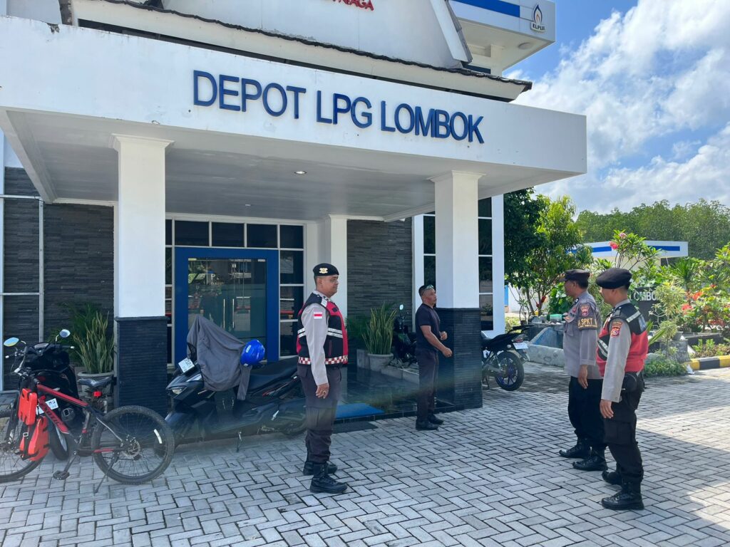 Antisipasi Kriminalitas, Polsek Sekotong Rutin Patroli ke Pusat Ekonomi dan Perkantoran