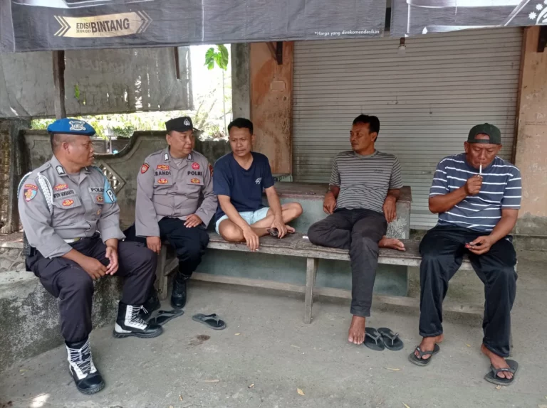 Polsek Lembar Turun Langsung: Cegah 3C Lewat Patroli Dialogis