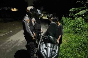 Polisi Patroli Dini Hari di Gerung, Sasar Jam Rawan Kriminalitas