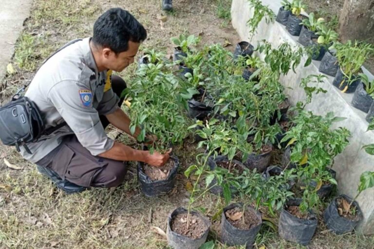 Sinergi Polri dan Warga Bengkel Kelola Lahan Produktif