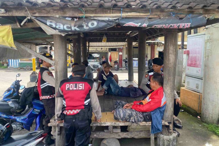 Patroli Dialogis di Gerung, Polres Lombok Barat Sosialisasi Inovasi KEMOS