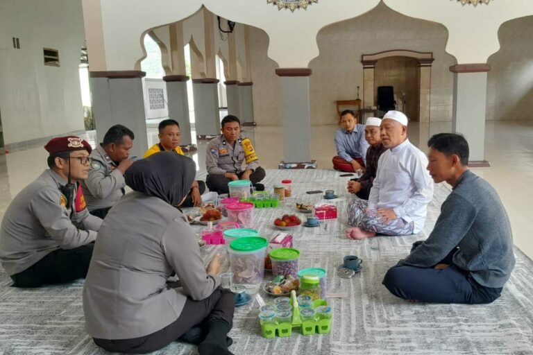 Sinergi Ulama-Umara: Kapolsek Gerung Kunjungi Ponpes di Mesanggok